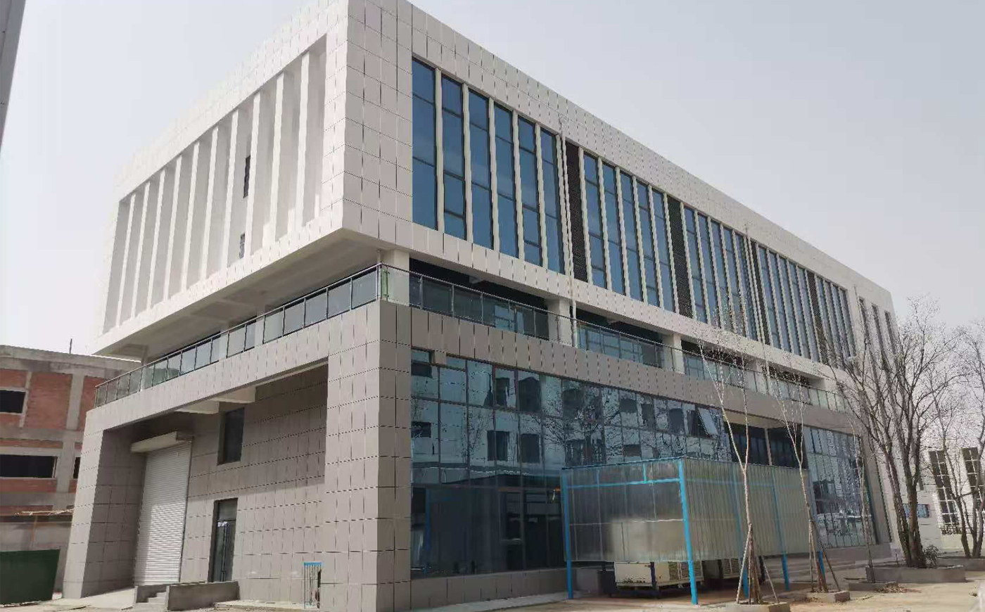 2024年，山東省諾為流動(dòng)化學(xué)研究院有限公司二期基建項(xiàng)目完工，實(shí)驗(yàn)設(shè)備安裝及調(diào)試完成，并正式投入使用。